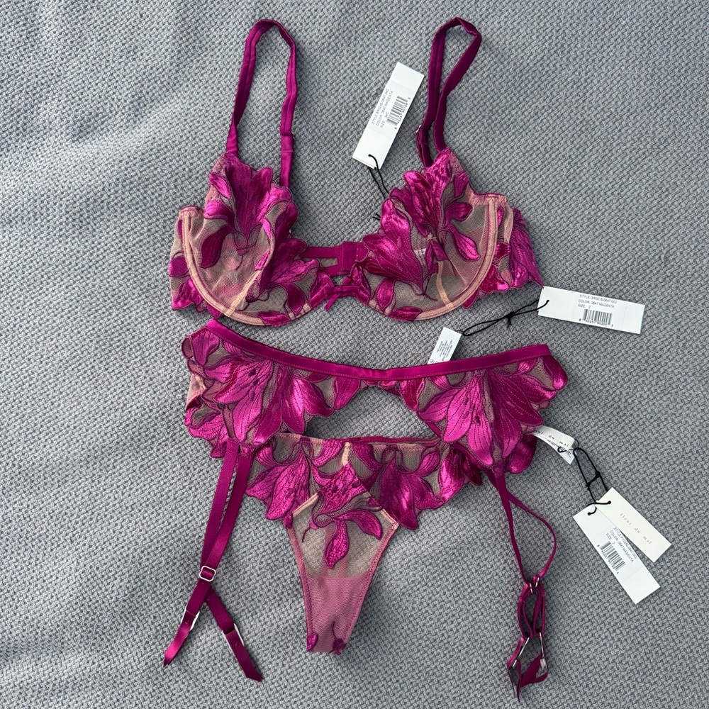 Fleur du Mal Lily Bra, Thong & Garter Set in Fushia Velvet